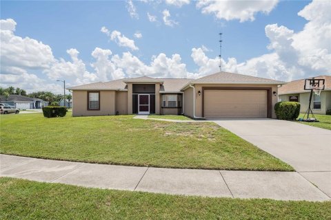 House in Lakeland, Florida 3 bedrooms, 140.56 sq.m. № 2334058