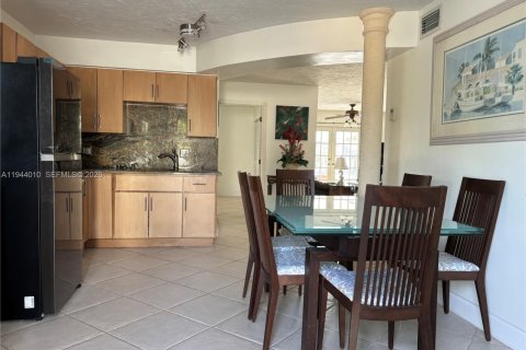 House in Key Largo, Florida 4 bedrooms, 185.62 sq.m. № 2001017 - photo 7