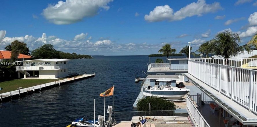 House in Key Largo, Florida 4 bedrooms, 185.62 sq.m. № 2001017