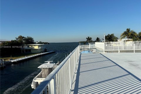 House in Key Largo, Florida 4 bedrooms, 185.62 sq.m. № 2001017 - photo 11