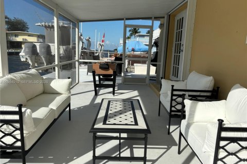 House in Key Largo, Florida 4 bedrooms, 185.62 sq.m. № 2001017 - photo 4