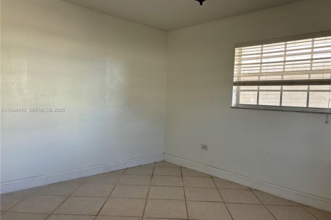 House in Key Largo, Florida 4 bedrooms, 185.62 sq.m. № 2001017 - photo 24