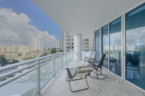Condo in Hollywood, Florida, 3 bedrooms  № 1375771 - photo 6