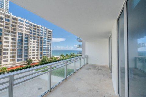 Condo in Hollywood, Florida, 3 bedrooms  № 1375771 - photo 21