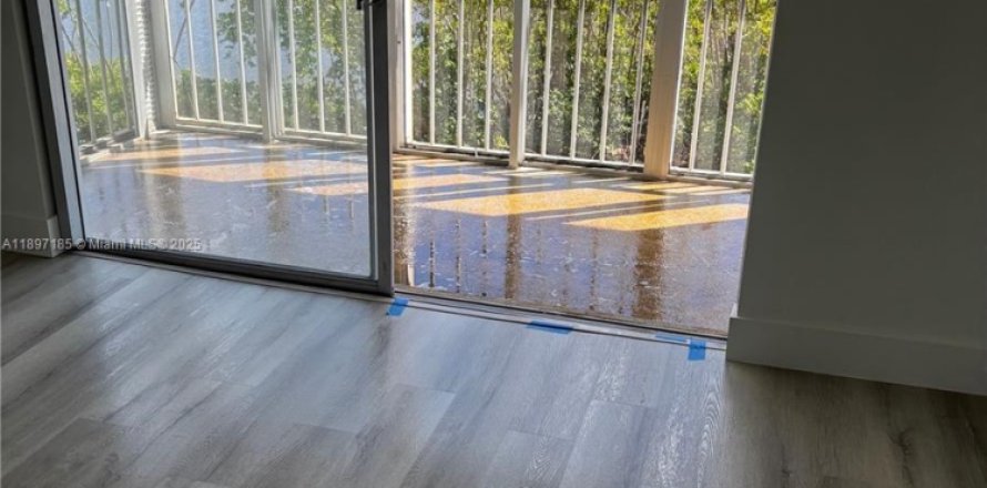 Кондоминиум с 1 спальней в Авентура, Флорида № 1948732