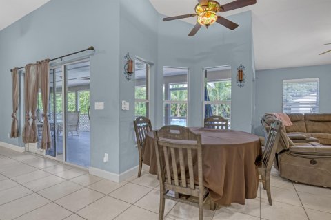 House in Jupiter, Florida 4 bedrooms, 263.47 sq.m. № 2424760 - photo 12