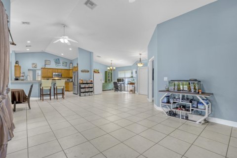 House in Jupiter, Florida 4 bedrooms, 263.47 sq.m. № 2424760 - photo 11