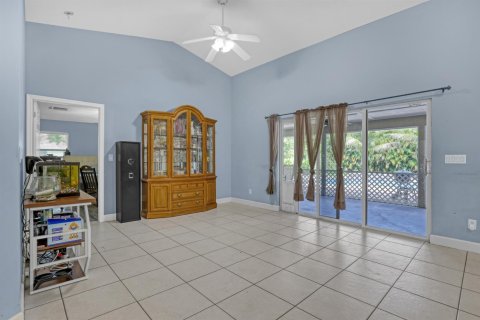 House in Jupiter, Florida 4 bedrooms, 263.47 sq.m. № 2424760 - photo 13
