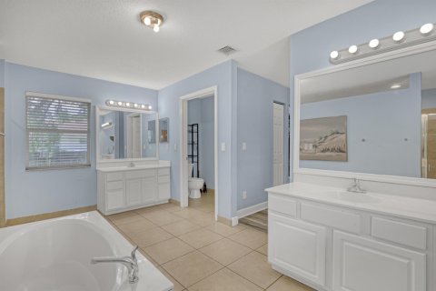 House in Jupiter, Florida 4 bedrooms, 263.47 sq.m. № 2424760 - photo 20