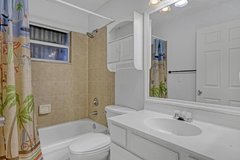 House in Jupiter, Florida 4 bedrooms, 263.47 sq.m. № 2424760 - photo 25