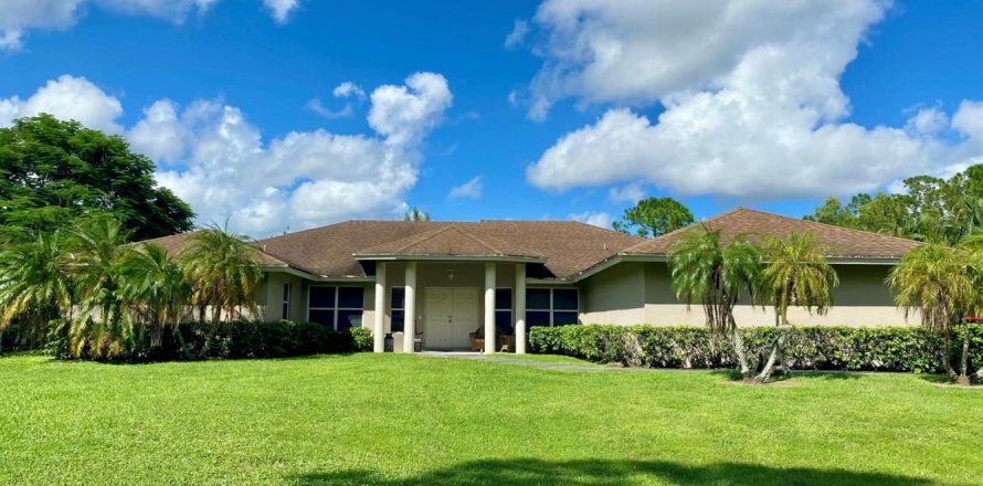 House in Jupiter, Florida 4 bedrooms, 263.47 sq.m. № 2424760