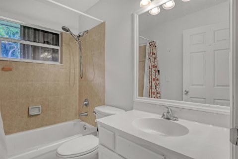 House in Jupiter, Florida 4 bedrooms, 263.47 sq.m. № 2424760 - photo 27