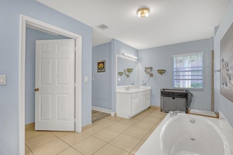 House in Jupiter, Florida 4 bedrooms, 263.47 sq.m. № 2424760 - photo 21
