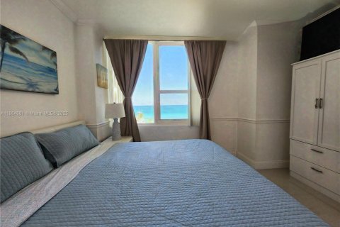 Condominio en alquiler en Hollywood, Florida, 2 dormitorios, 72.46 m2 № 1957509 - foto 18