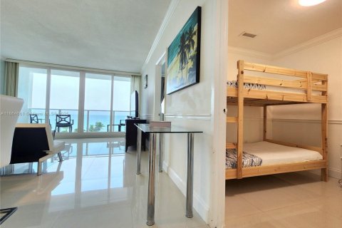 Condominio en alquiler en Hollywood, Florida, 2 dormitorios, 72.46 m2 № 1957509 - foto 14