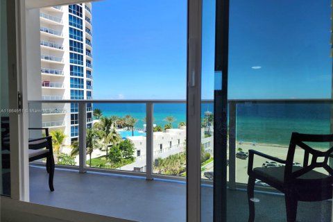 Condominio en alquiler en Hollywood, Florida, 2 dormitorios, 72.46 m2 № 1957509 - foto 2