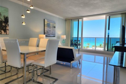 Condominio en alquiler en Hollywood, Florida, 2 dormitorios, 72.46 m2 № 1957509 - foto 4