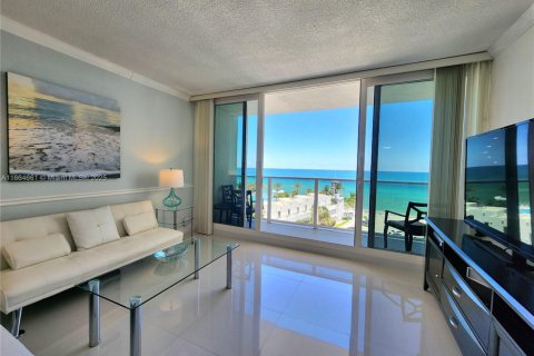 Condominio en alquiler en Hollywood, Florida, 2 dormitorios, 72.46 m2 № 1957509 - foto 8