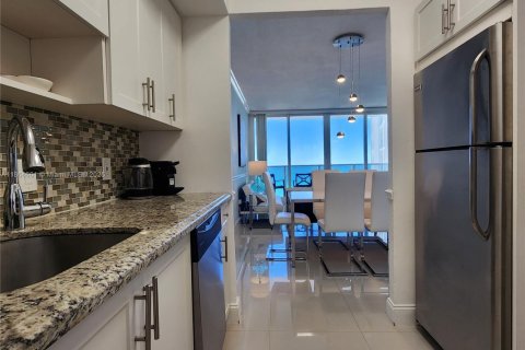 Condominio en alquiler en Hollywood, Florida, 2 dormitorios, 72.46 m2 № 1957509 - foto 10