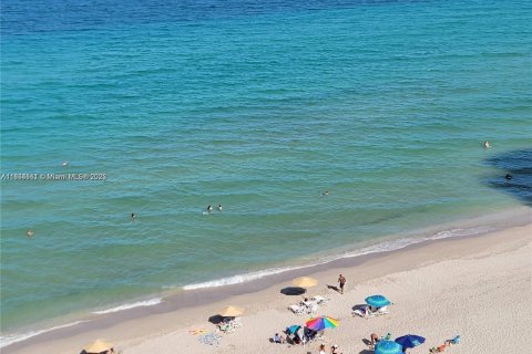 Condominio en alquiler en Hollywood, Florida, 2 dormitorios, 72.46 m2 № 1957509 - foto 29