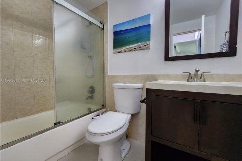 Condominio en alquiler en Hollywood, Florida, 2 dormitorios, 72.46 m2 № 1957509 - foto 22