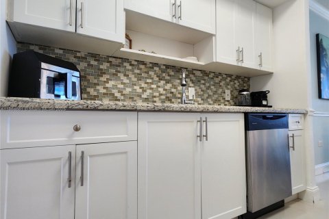 Condominio en alquiler en Hollywood, Florida, 2 dormitorios, 72.46 m2 № 1957509 - foto 12