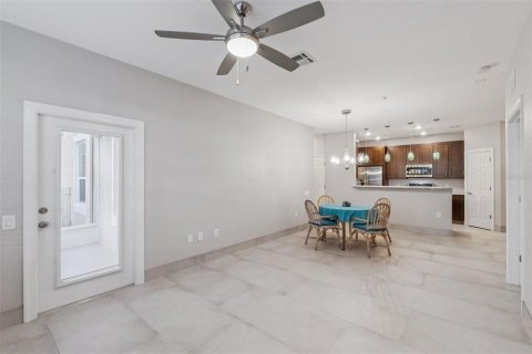 Condominio en venta en Orlando, Florida, 3 dormitorios, 131.18 m2 № 2267170 - foto 5