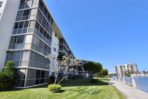 Снять в аренду кондоминиум в Авентура, Флорида 1 спальня, 71.35м2, № 1977667 - фото 21