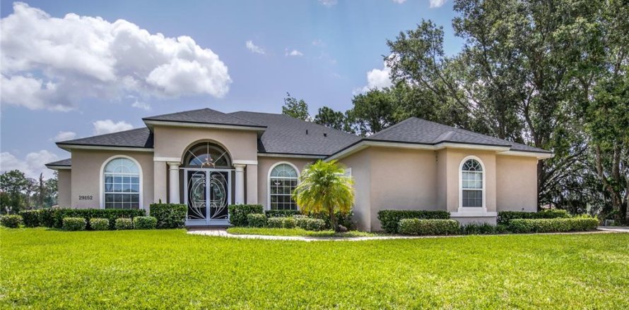 House in Tavares, Florida 4 bedrooms, 225.29 sq.m. № 1775447