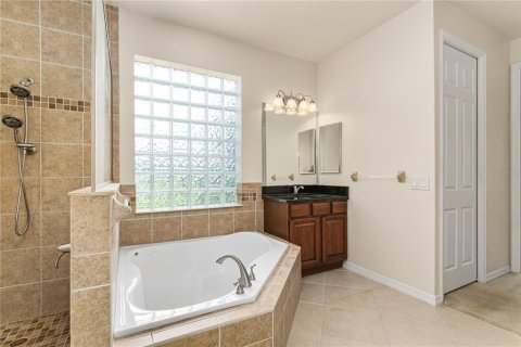 House in Tavares, Florida 4 bedrooms, 225.29 sq.m. № 1775447 - photo 26