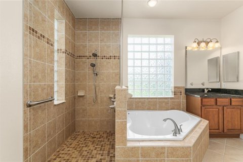 House in Tavares, Florida 4 bedrooms, 225.29 sq.m. № 1775447 - photo 27