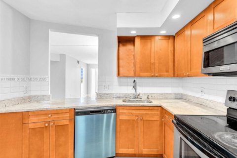 Apartamento en alquiler en Miami, Florida, 2 dormitorios, 98.66 m2 № 2057662 - foto 8