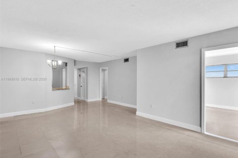 Apartamento en alquiler en Miami, Florida, 2 dormitorios, 98.66 m2 № 2057662 - foto 15