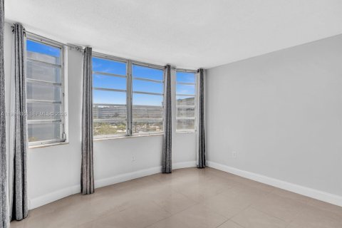 Apartamento en alquiler en Miami, Florida, 2 dormitorios, 98.66 m2 № 2057662 - foto 23