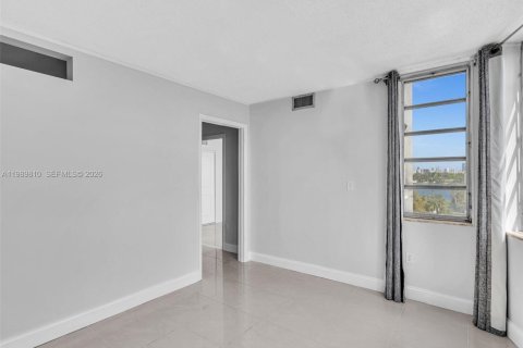 Apartamento en alquiler en Miami, Florida, 2 dormitorios, 98.66 m2 № 2057662 - foto 27