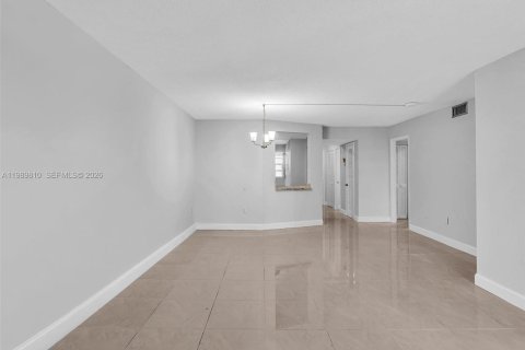 Apartamento en alquiler en Miami, Florida, 2 dormitorios, 98.66 m2 № 2057662 - foto 16