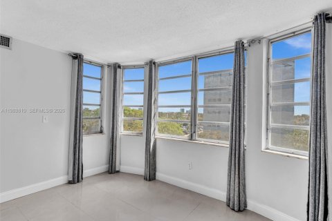 Apartamento en alquiler en Miami, Florida, 2 dormitorios, 98.66 m2 № 2057662 - foto 25