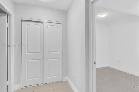 Apartamento en alquiler en Miami, Florida, 2 dormitorios, 98.66 m2 № 2057662 - foto 28