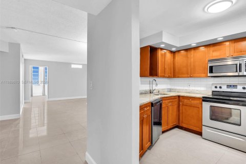 Apartamento en alquiler en Miami, Florida, 2 dormitorios, 98.66 m2 № 2057662 - foto 5