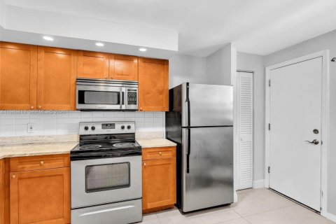 Apartamento en alquiler en Miami, Florida, 2 dormitorios, 98.66 m2 № 2057662 - foto 9