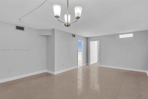 Apartamento en alquiler en Miami, Florida, 2 dormitorios, 98.66 m2 № 2057662 - foto 13