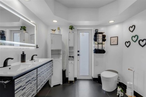 House in Margate, Florida 3 bedrooms, 156.73 sq.m. № 1827455 - photo 21