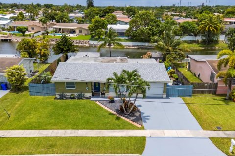 House in Margate, Florida 3 bedrooms, 156.73 sq.m. № 1827455 - photo 29