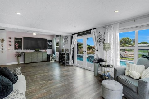 House in Margate, Florida 3 bedrooms, 156.73 sq.m. № 1827455 - photo 19