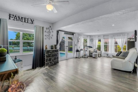 House in Margate, Florida 3 bedrooms, 156.73 sq.m. № 1827455 - photo 18