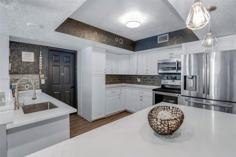 House in Margate, Florida 3 bedrooms, 156.73 sq.m. № 1827455 - photo 15