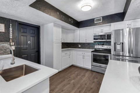 House in Margate, Florida 3 bedrooms, 156.73 sq.m. № 1827455 - photo 14