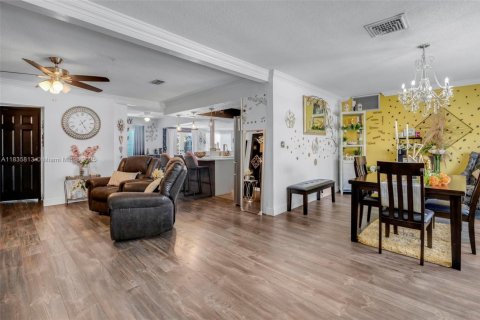 House in Margate, Florida 3 bedrooms, 156.73 sq.m. № 1827455 - photo 6
