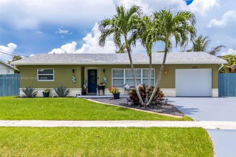 House in Margate, Florida 3 bedrooms, 156.73 sq.m. № 1827455 - photo 1