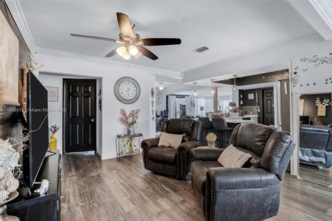 House in Margate, Florida 3 bedrooms, 156.73 sq.m. № 1827455 - photo 11